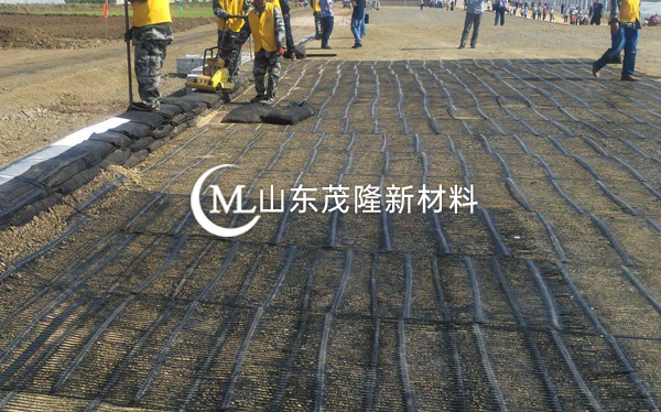 《京台高速改扩建》土工布、土工格栅施工