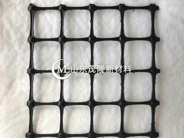 绑扎法让塑料土工格栅连接的更扎实