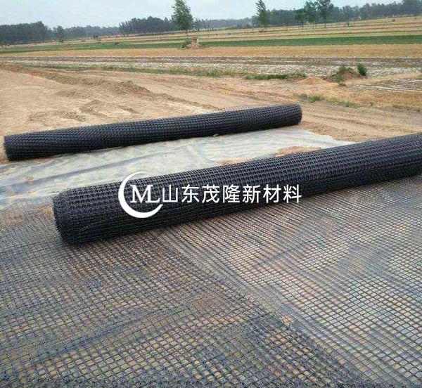 土工格栅及碎石垫层施工