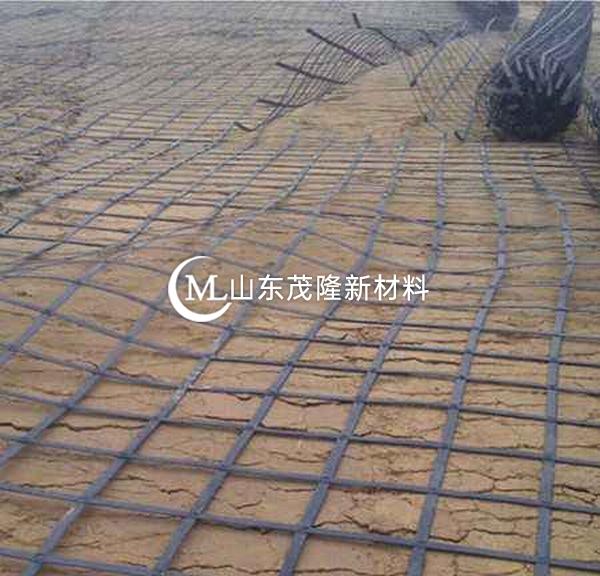 ?钢塑土工格栅以高强钢丝（或其他纤维）