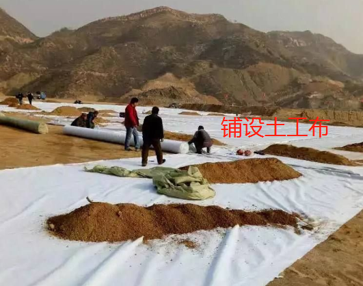 土工布、土工格栅等材料为什么怕暴露在太阳下呢