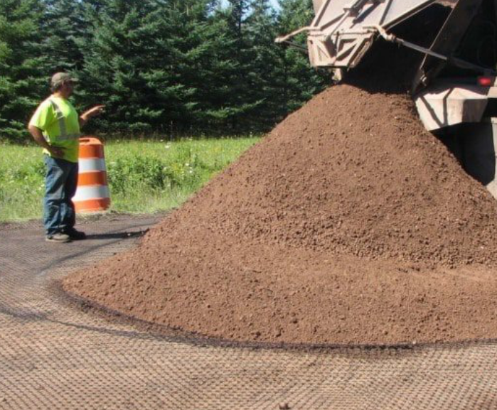 土工格栅在路面施工中的应用有什么作用?  第2张