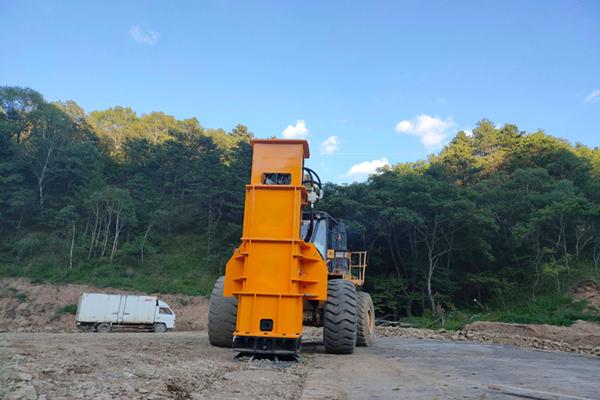 路基工程中高速液压机与土工格栅相比哪个更好？