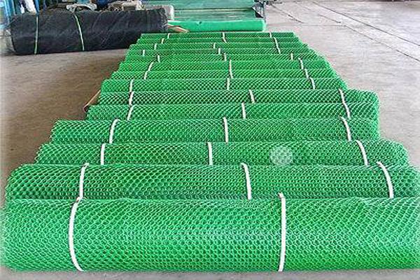 土工网与土工格栅有哪些区别呢？