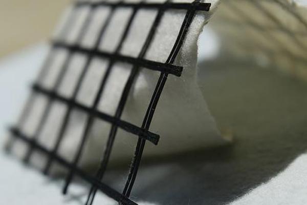 复合土工格栅垫详解：作用、特点与应用领域  第2张