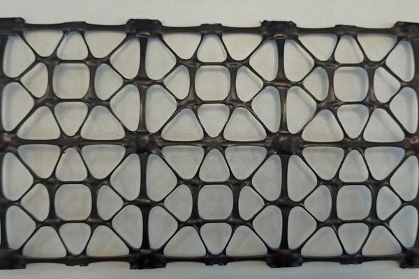 三向土工格栅的作用有哪些？解析土工格栅在工程中的重要功能  第3张