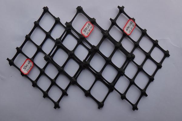 钢塑土工格栅的加固作用是如何体现的？探究其在工程中的重要价值