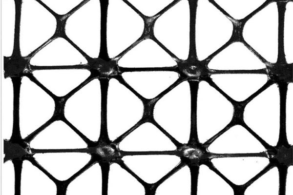 解析多向应力土工格栅的特点，介绍其优势