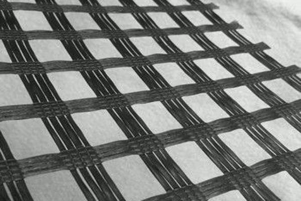 土工格栅铺设，层数越多越好吗？