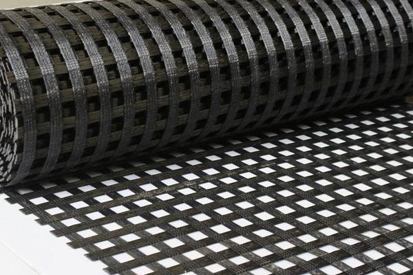 土工格栅是钢筋结构的吗？