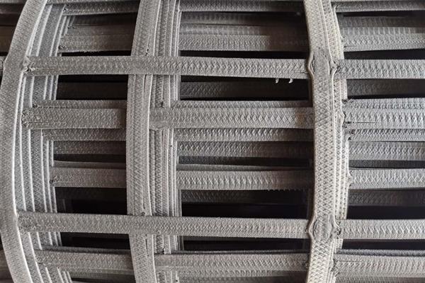 凸结点钢塑土工格栅的生产过程揭秘  第2张