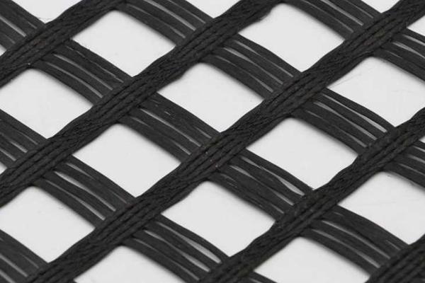 玻纤土工格栅应该套什么定额呢？