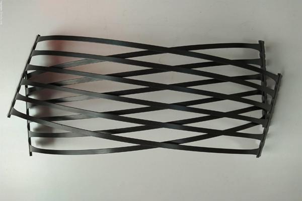 单向土工格栅对提高道路与机场基础设施耐久性的研究