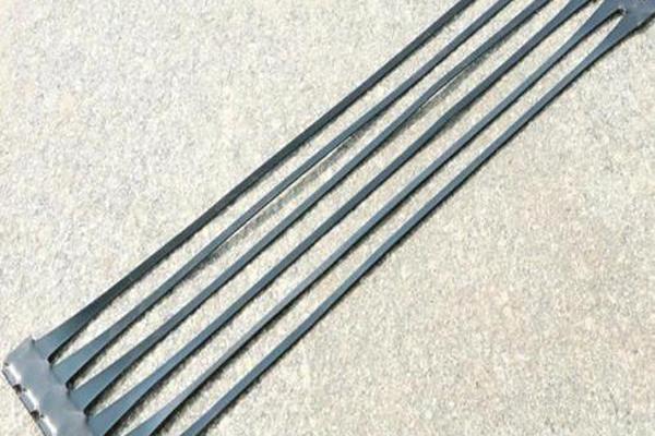 单向土工格栅对提高道路与机场基础设施耐久性的研究  第3张