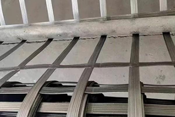 高韧性聚酯纱线集束土工格栅型号规格