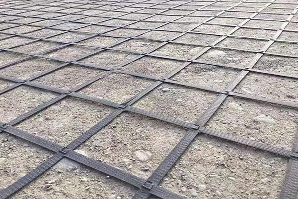 高韧性聚酯纱线集束土工格栅使用年限是多久