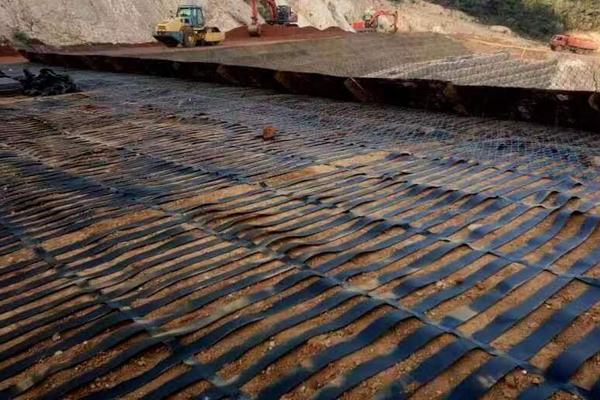 高韧性聚酯经编涤纶土工格栅的优势有哪些呢？  第2张