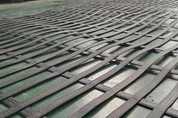 高韧性聚酯纱线集束土工格栅在环保工程中的应用有哪些呢？  第2张