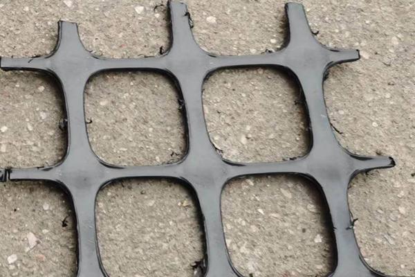 塑料土工格栅是越重越好吗