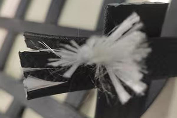 怎么判断高韧性聚酯纱线集束土工格栅的好坏